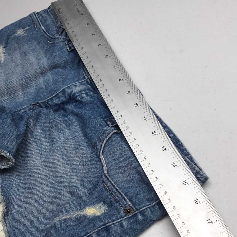 ROXY FACTORY DISTRESS JEAN SHORTS  9/30 ⭐️ - Picture 13 of 14